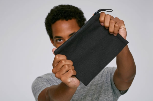 Nachhaltiges Federmäppchen STAU764 – ideal für Druck black